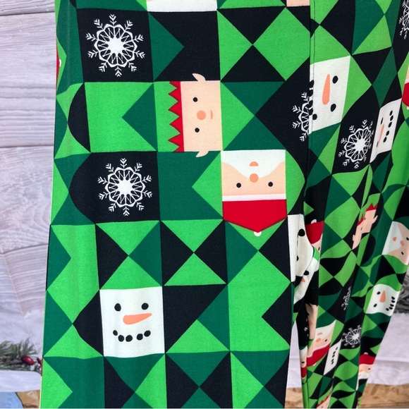 Bella & Canvas 2XL long sleeve top with LuLaRoe TC2 Christmas leggings - Picture 9 of 12